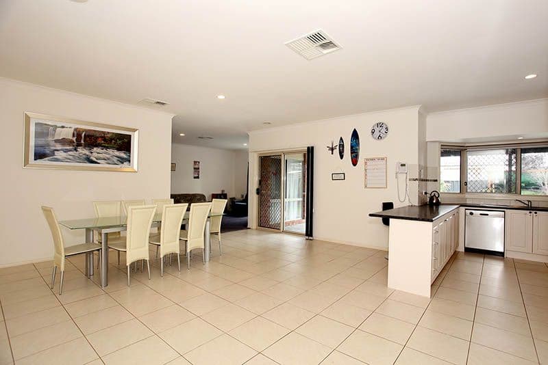 4 Eildon Circuit, SOUTH MORANG VIC 3752, South Morang - Thumbnail 3