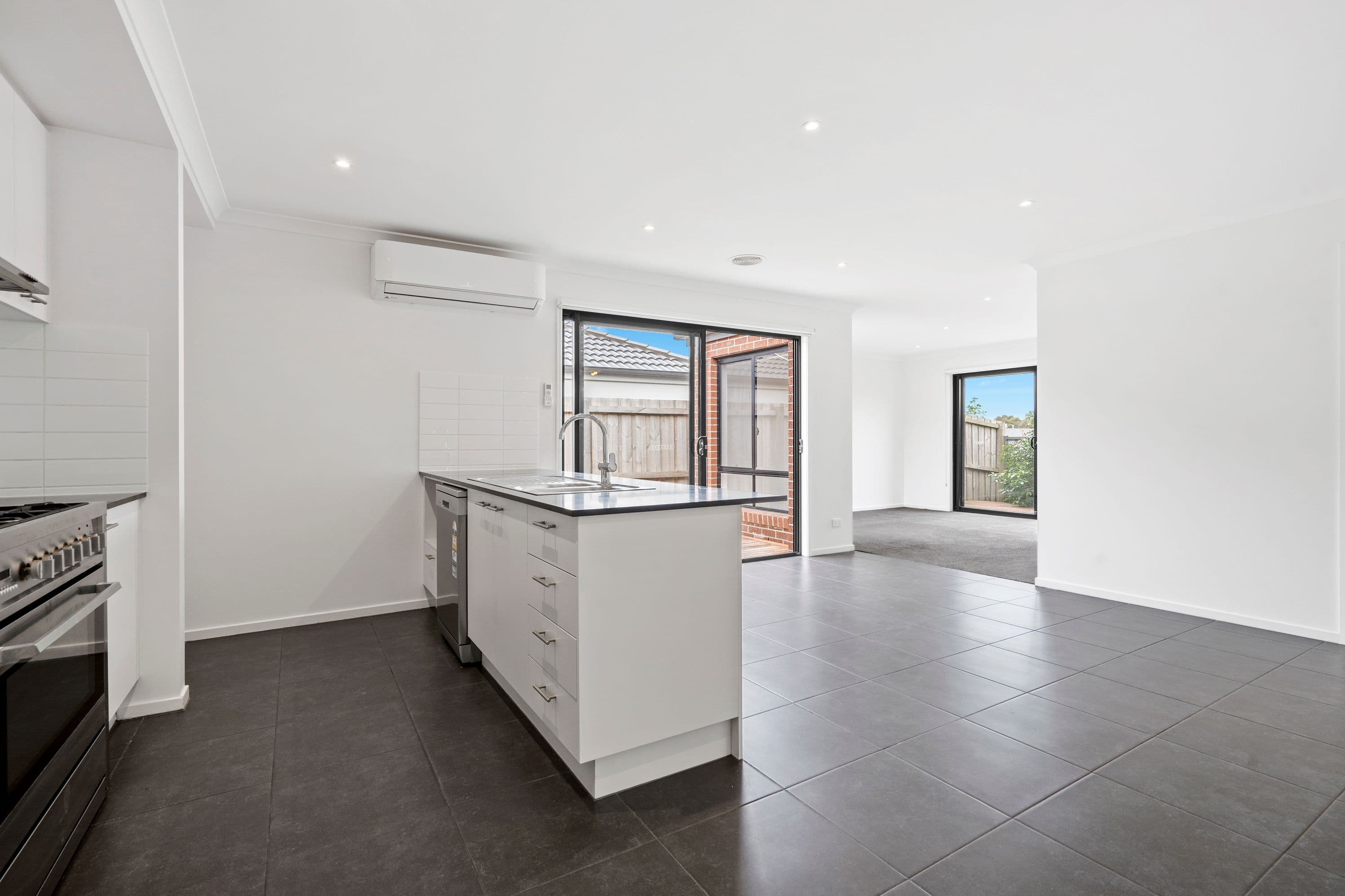 23 Corymbia Grove, South Morang VIC 3752, South Morang - Thumbnail 3