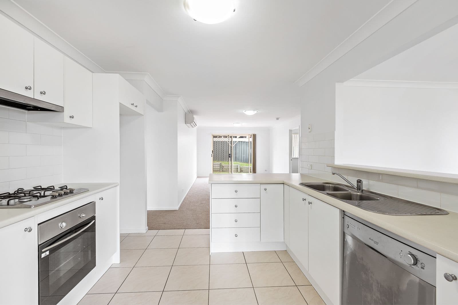 2 Harcourt Parade, Macquarie Hills - Thumbnail 2
