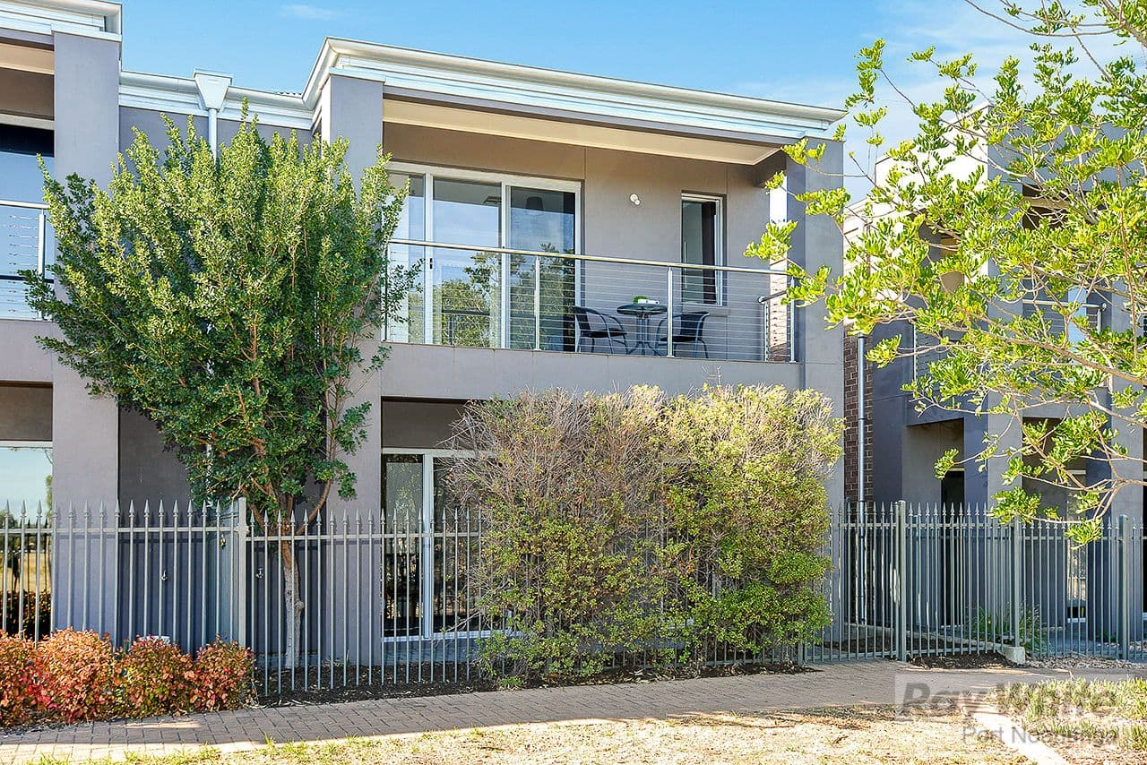 8 Grange Court, Seaford SA 5169, Seaford - Image 1