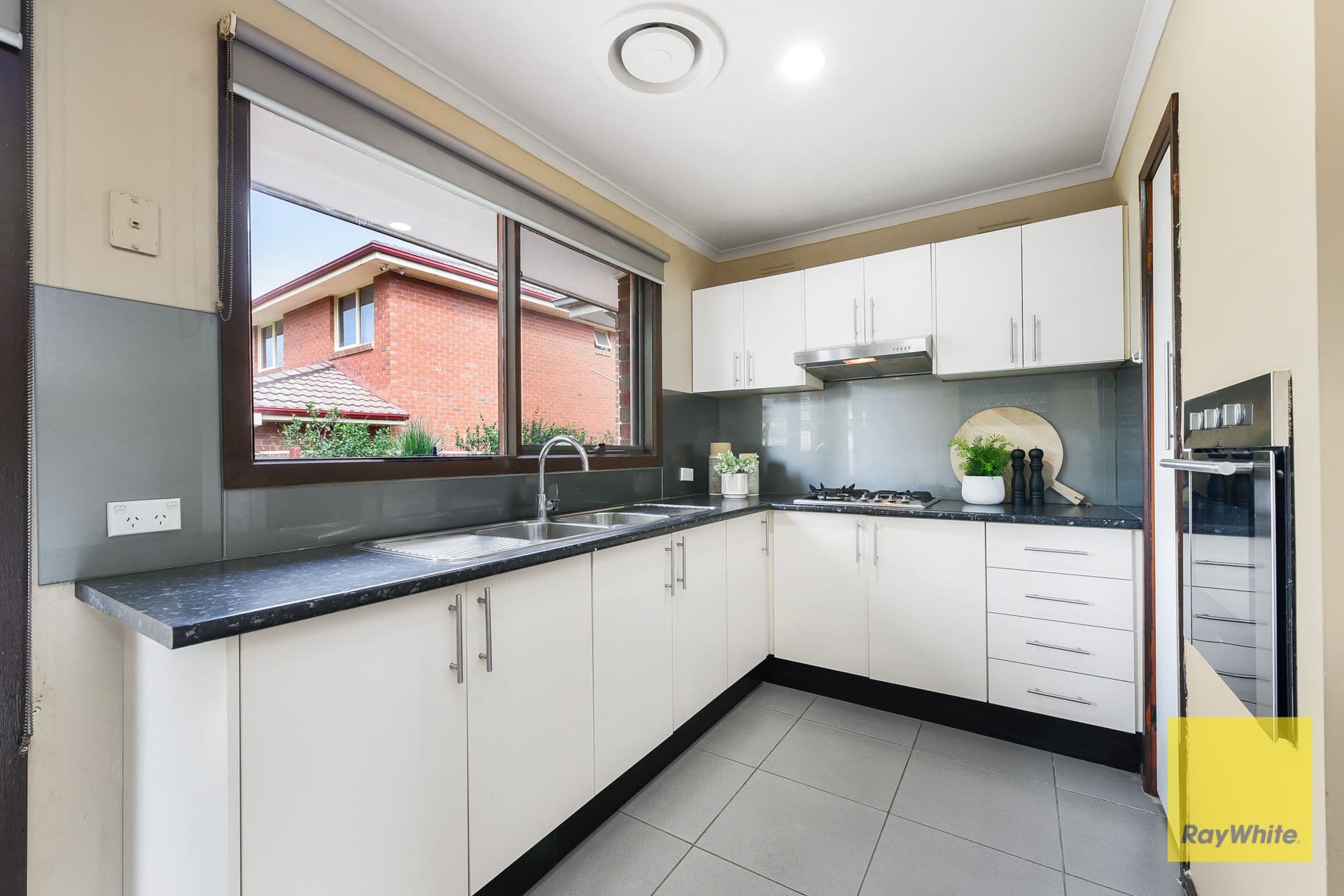 11 Embley Glade, Endeavour Hills VIC 3802, Endeavour Hills - Thumbnail 4