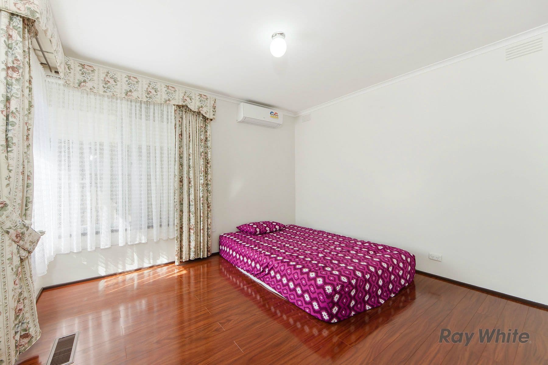 13 Novara Parade, St Albans VIC 3021, St Albans - Thumbnail 3