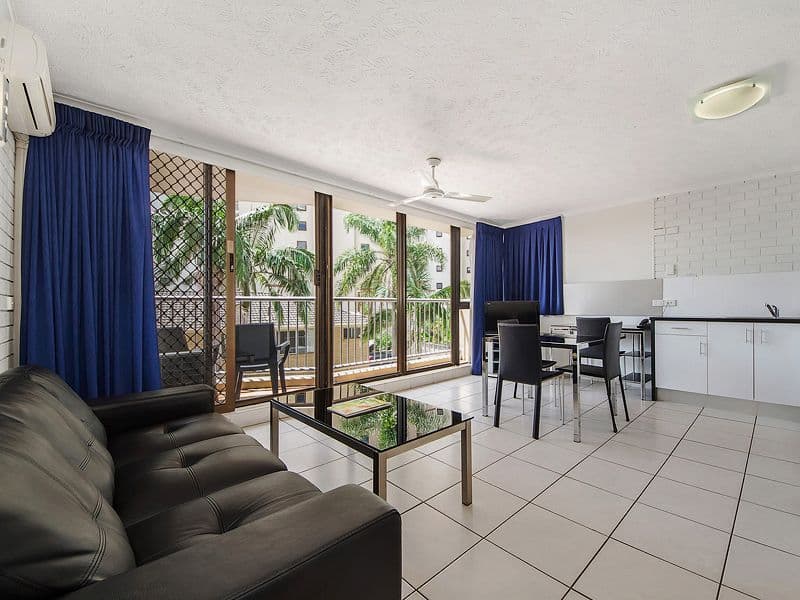 40 Surf Parade, BROADBEACH QLD 4218, Broadbeach - Thumbnail 2