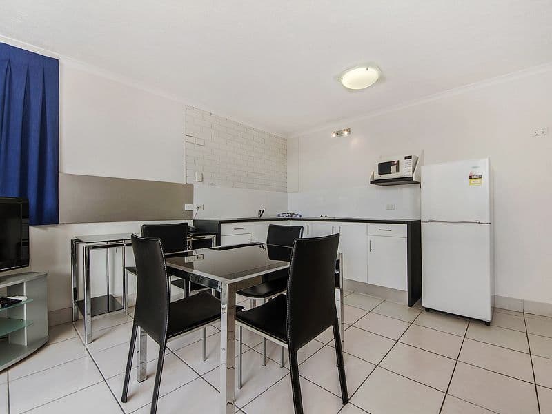 40 Surf Parade, BROADBEACH QLD 4218, Broadbeach - Thumbnail 4