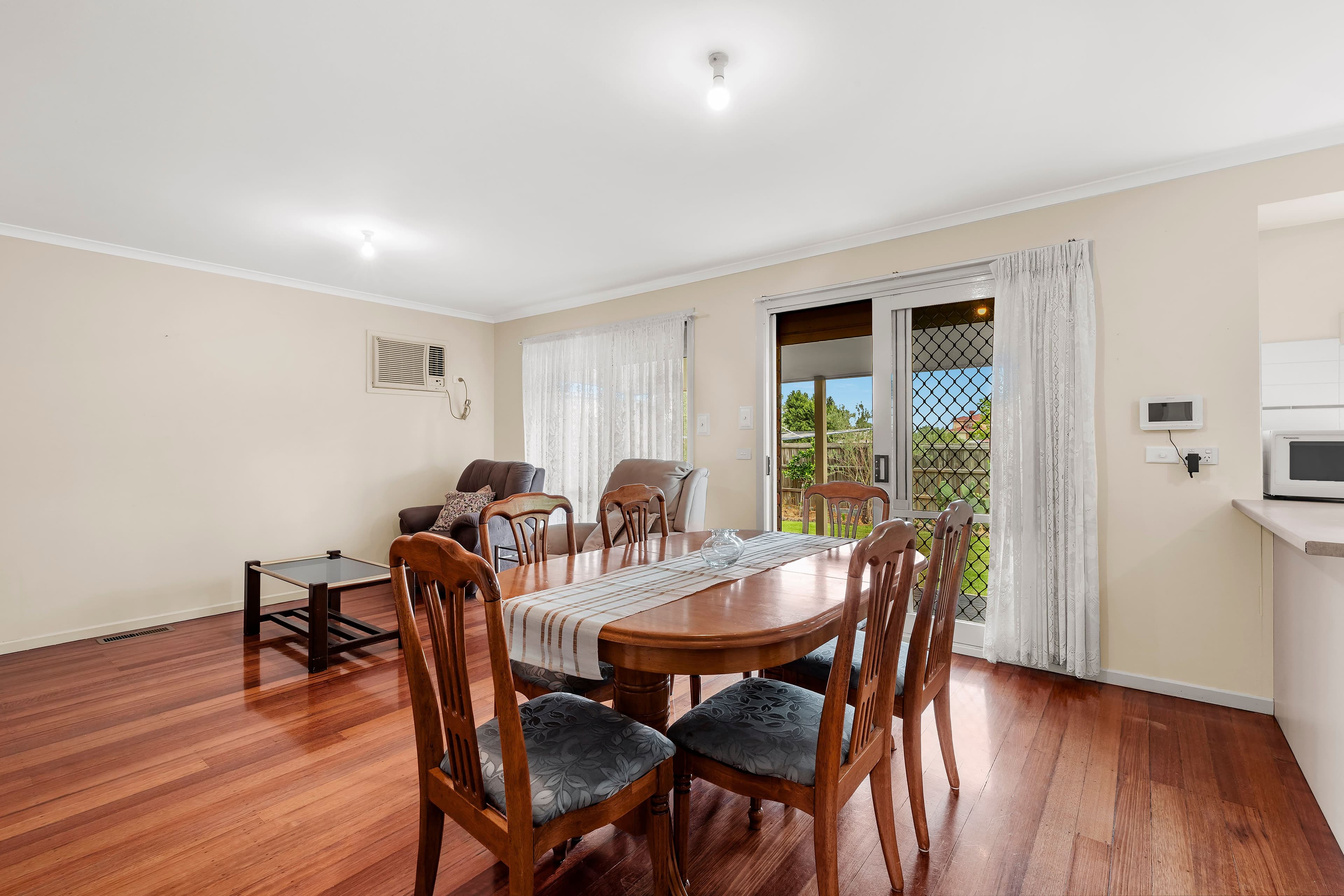 15 Hobson Crescent, Mill Park VIC 3082, Mill Park - Thumbnail 3