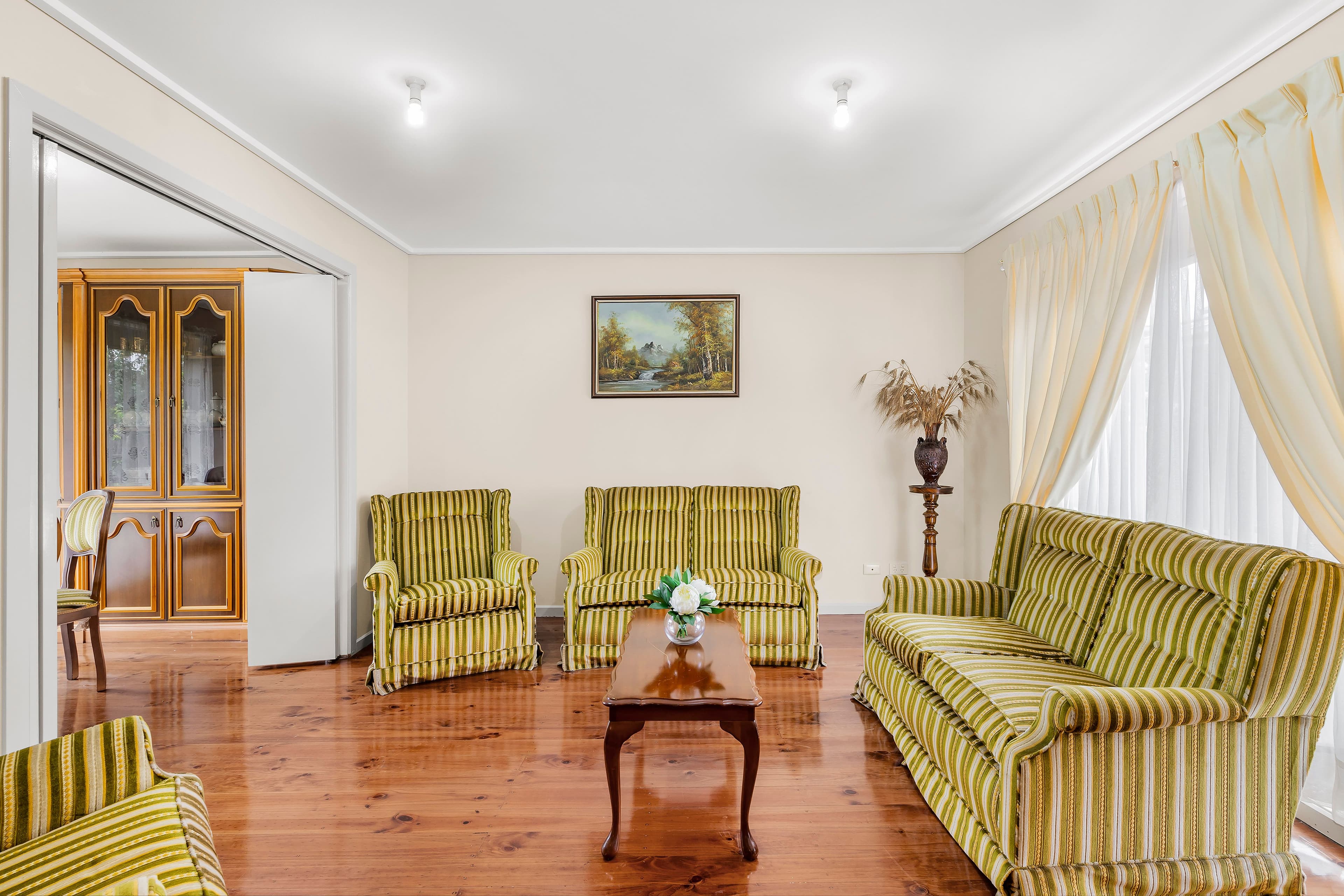 15 Hobson Crescent, Mill Park VIC 3082, Mill Park - Thumbnail 4