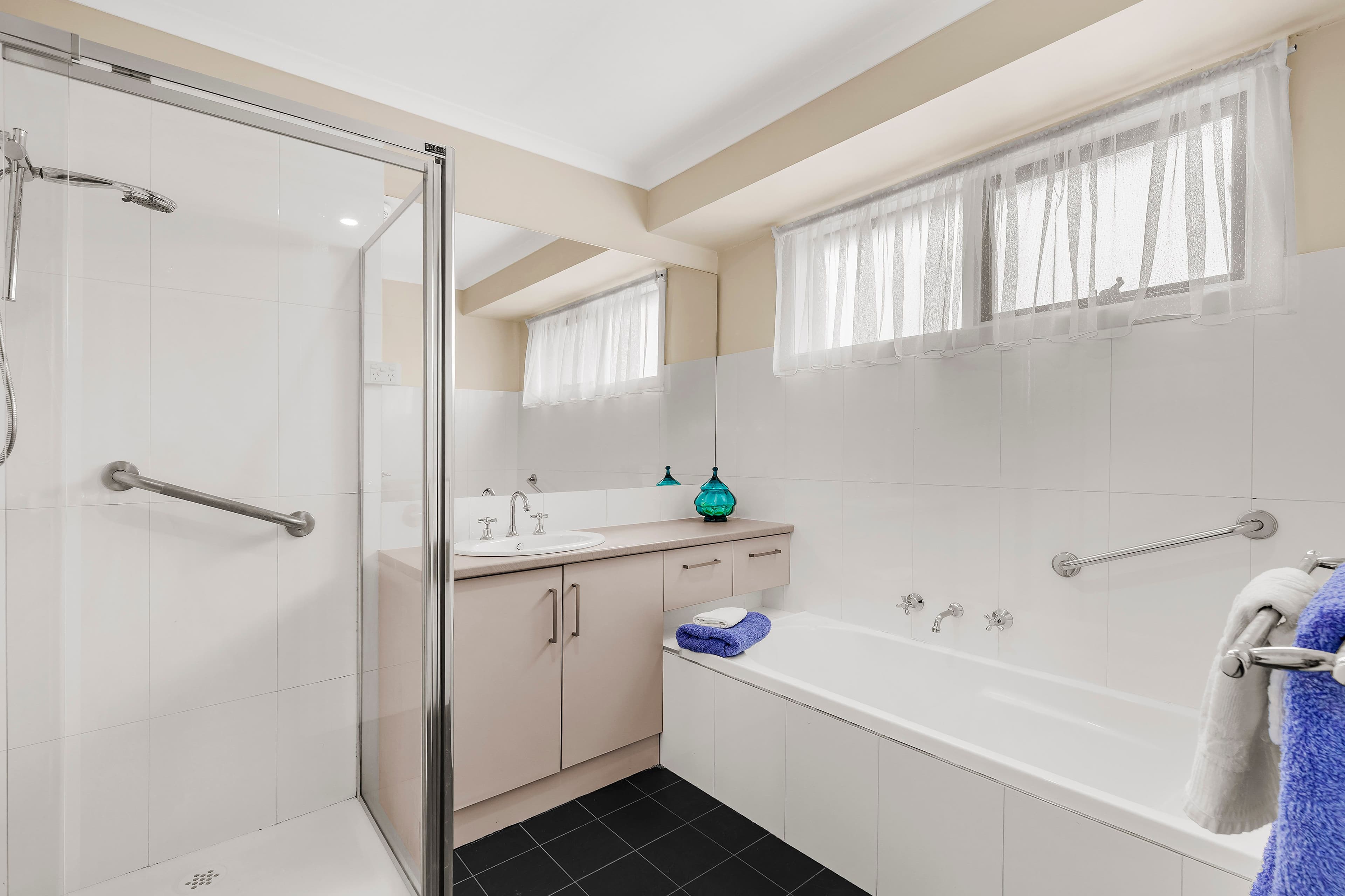 15 Hobson Crescent, Mill Park VIC 3082, Mill Park - Thumbnail 7