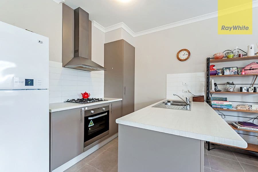7 Ravenwoods Way, Craigieburn VIC 3064, Craigieburn - Thumbnail 2
