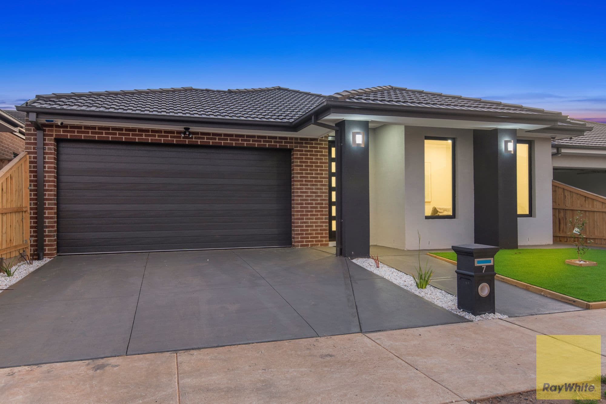 7 Oliveto Avenue, Truganina VIC 3029, Truganina - Thumbnail 2