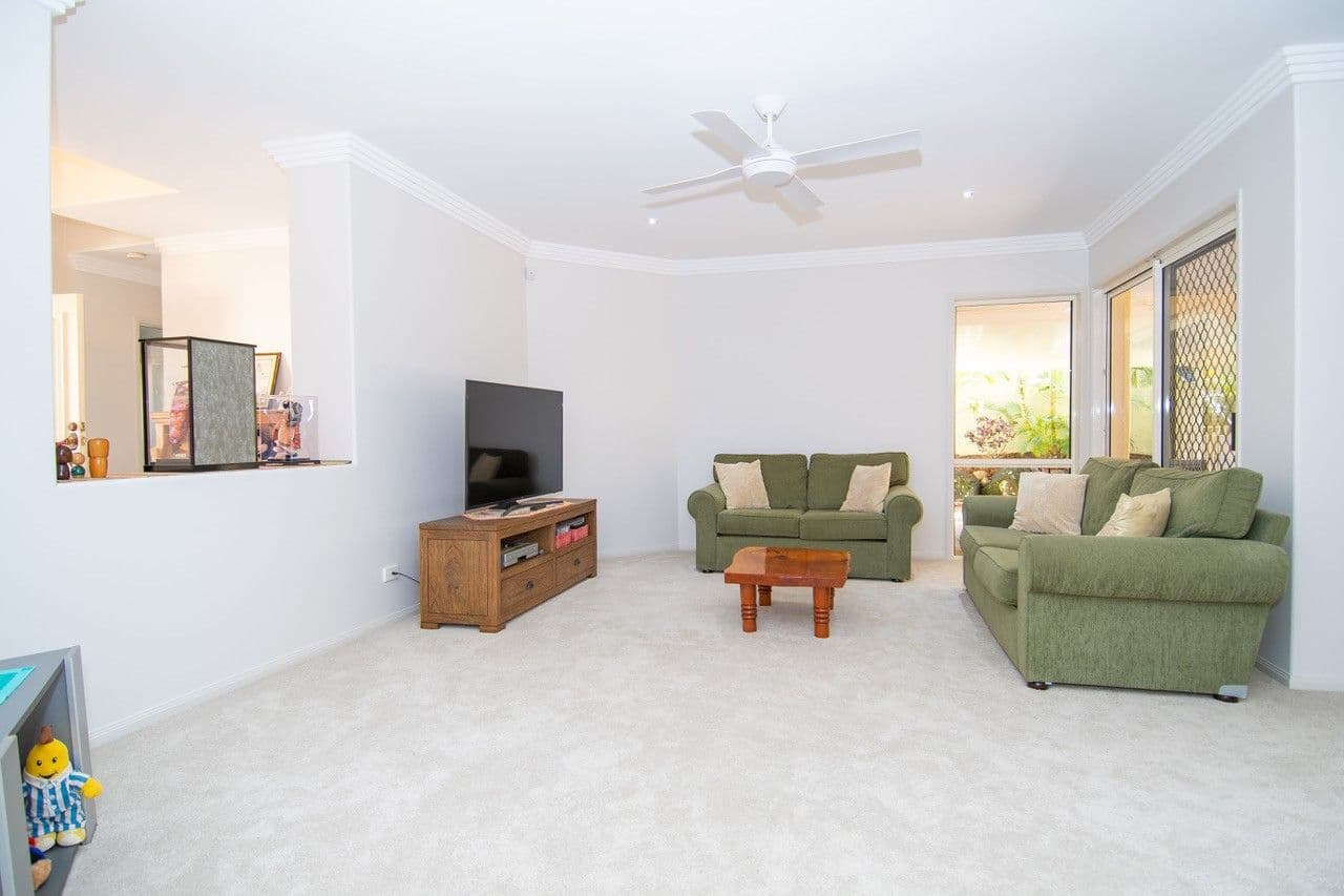 19 Nottinghill Gate Drive, Arundel QLD 4214, Arundel - Thumbnail 4