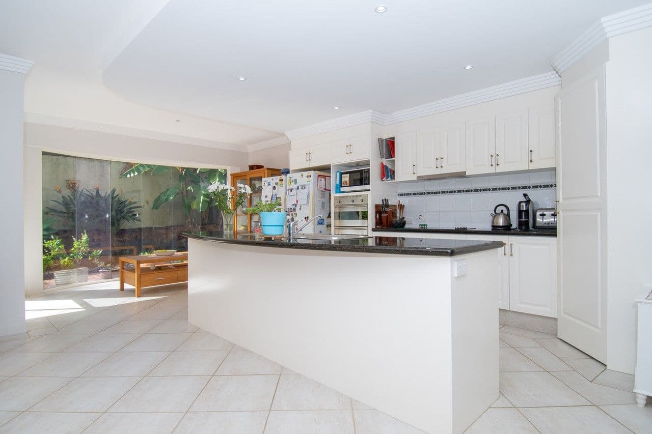 19 Nottinghill Gate Drive, Arundel QLD 4214, Arundel - Thumbnail 6