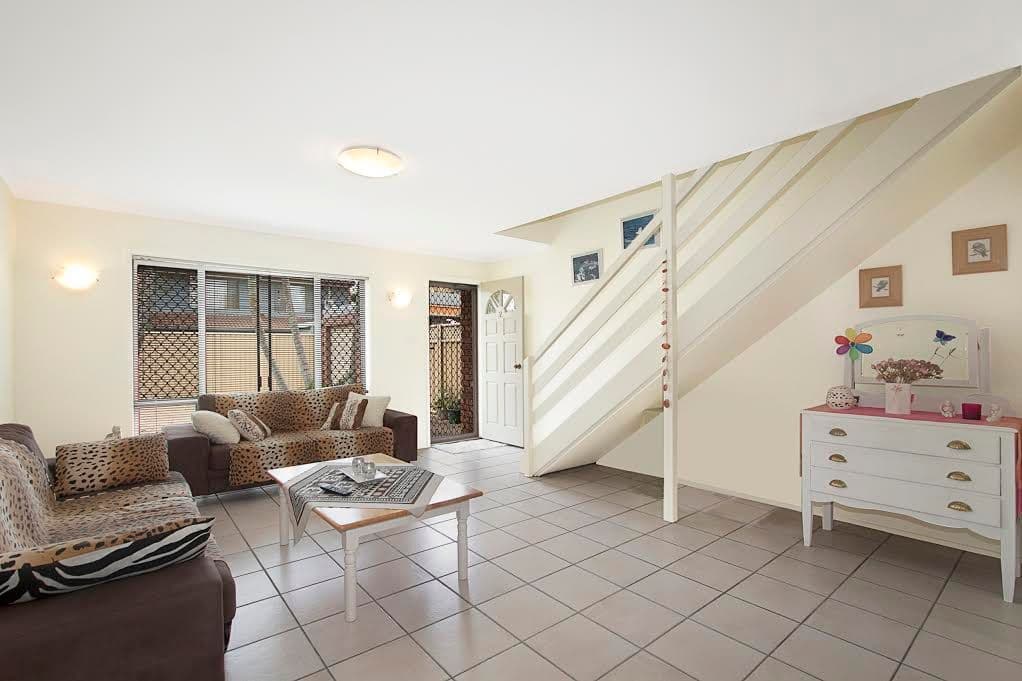 35 Frascott Avenue, Varsity Lakes QLD 4227, Varsity Lakes - Thumbnail 4