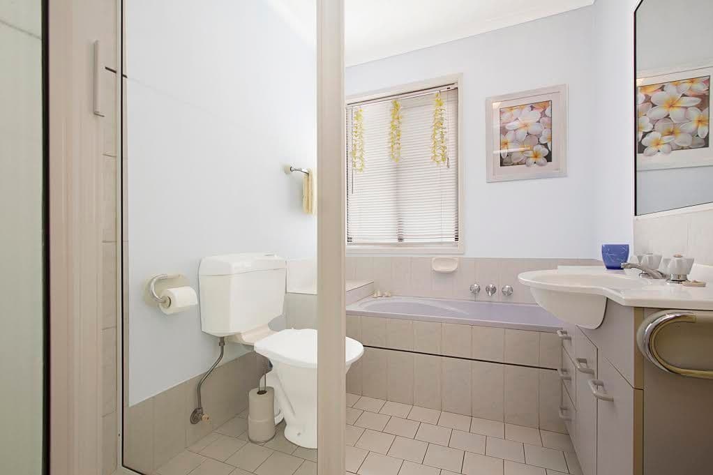 35 Frascott Avenue, Varsity Lakes QLD 4227, Varsity Lakes - Thumbnail 7