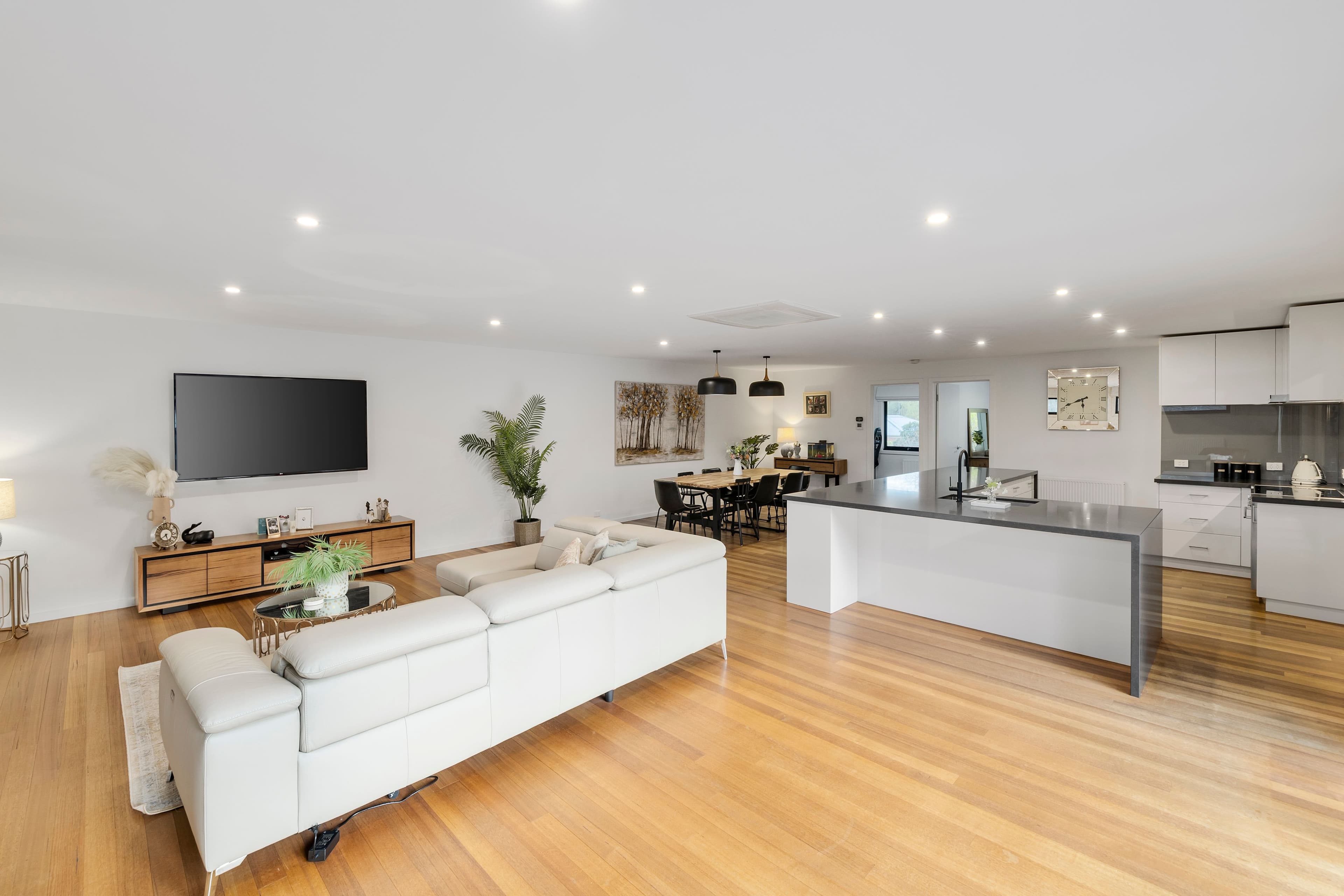 2 Curtis Court, Gisborne VIC 3437, Gisborne - Thumbnail 5