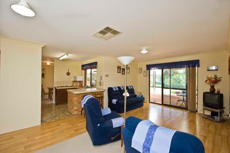 18 Kalyba Place, DUNCRAIG WA 6023, Duncraig - Thumbnail 2