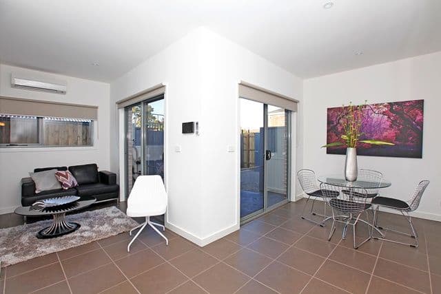 60 Leonard Avenue, GLENROY VIC 3046, Glenroy - Thumbnail 2