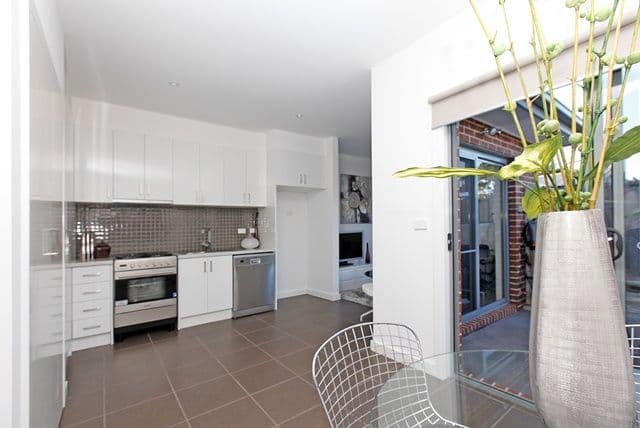 60 Leonard Avenue, GLENROY VIC 3046, Glenroy - Thumbnail 3