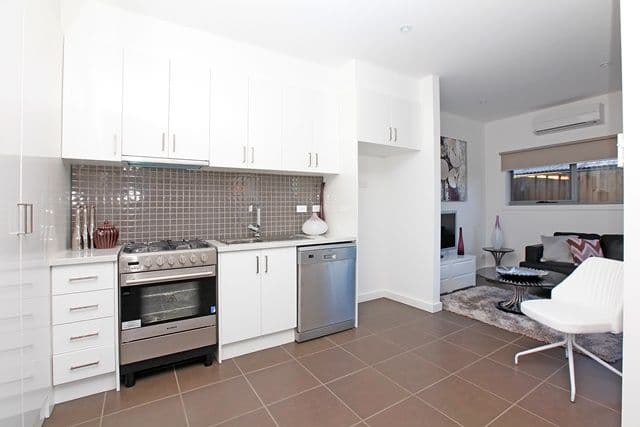 60 Leonard Avenue, GLENROY VIC 3046, Glenroy - Thumbnail 4