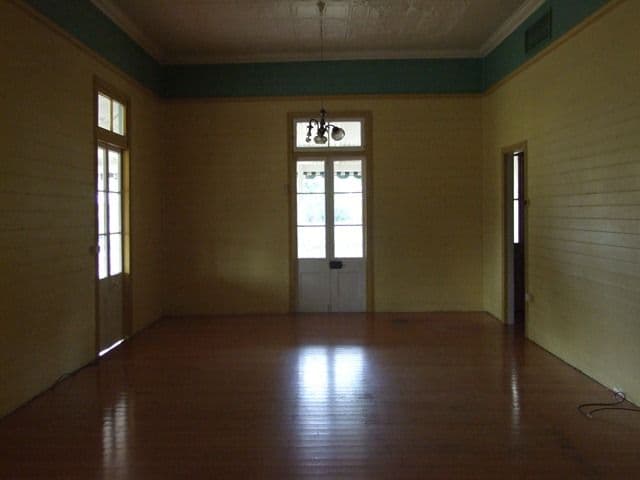 18 Coronation  Drive, BLACKALL QLD 4472, Blackall - Thumbnail 3