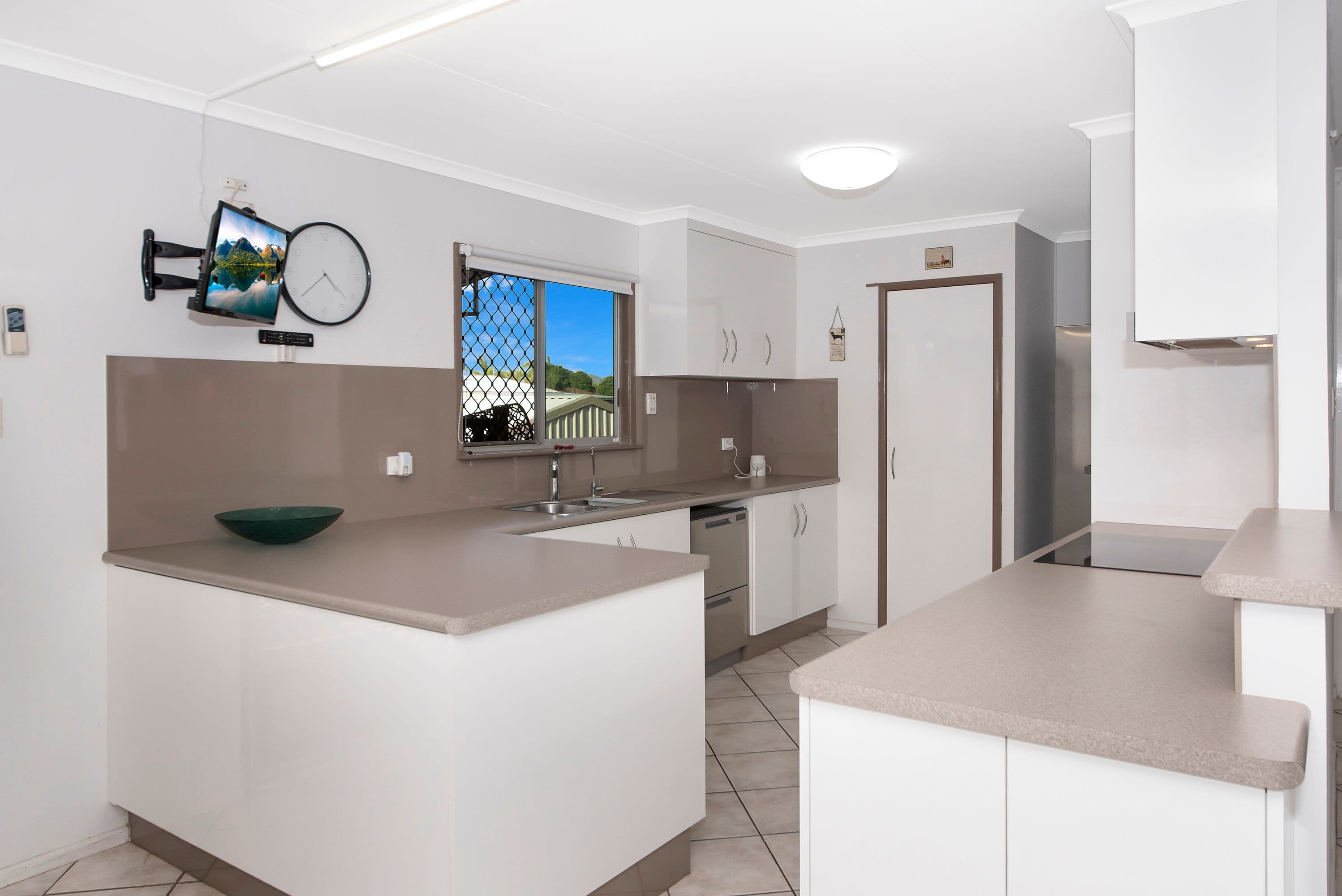 19 Lambert Street, Kirwan QLD 4817, Kirwan - Thumbnail 2