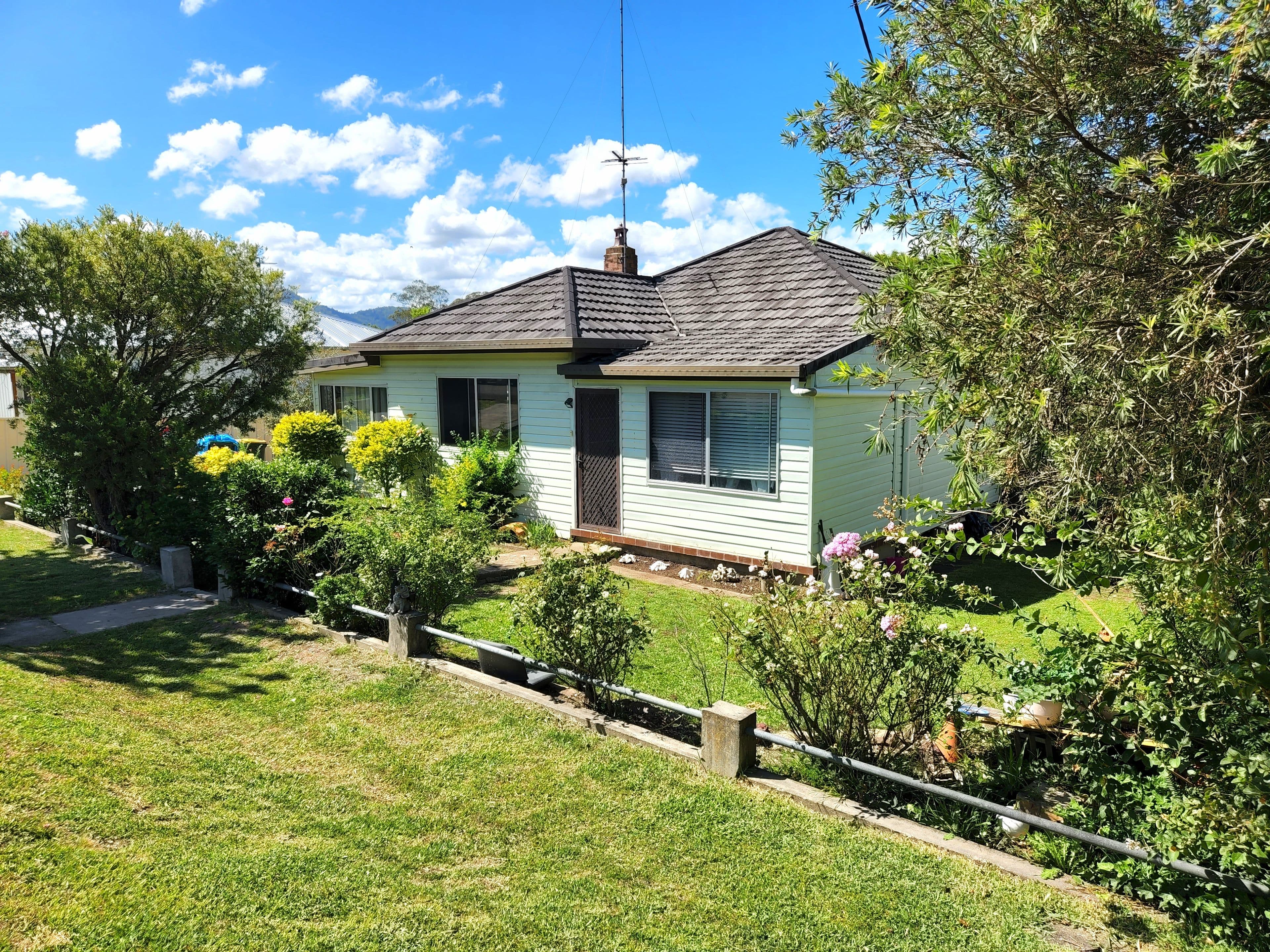 83 Hume Street, Gloucester NSW 2422, Gloucester - Thumbnail 2