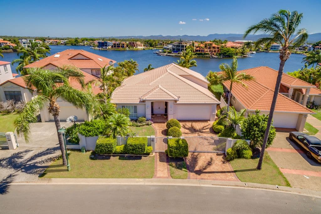 28 Montevideo Drive, Clear Island Waters QLD 4226, Clear Island Waters - Thumbnail 2