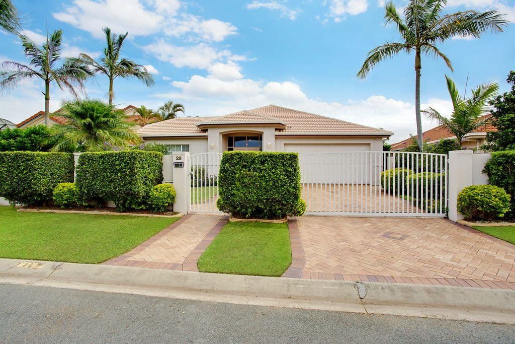 28 Montevideo Drive, Clear Island Waters QLD 4226, Clear Island Waters - Thumbnail 4