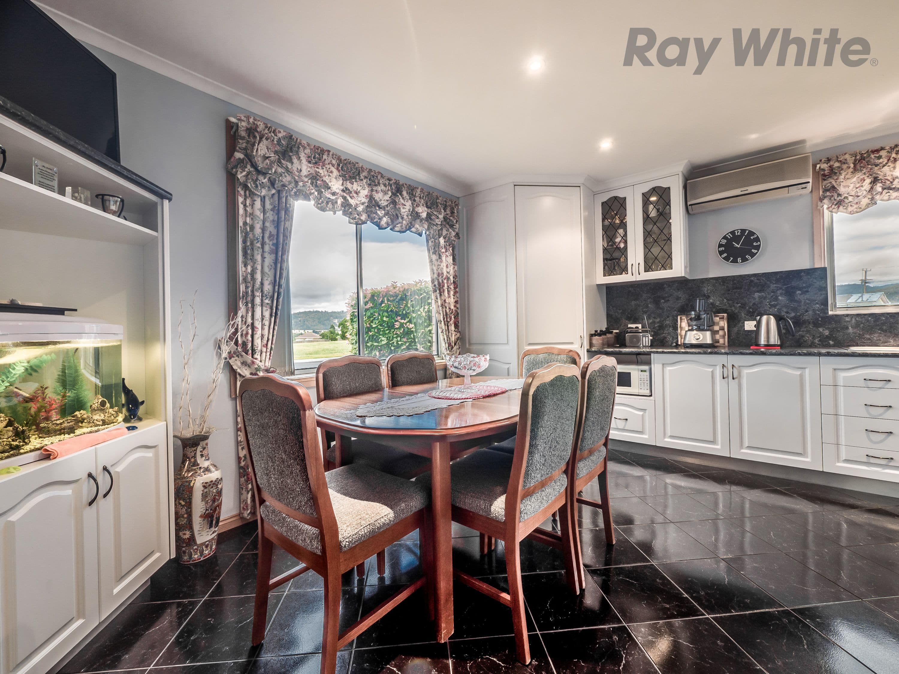 24 Warner Avenue, New Norfolk TAS 7140, New Norfolk - Thumbnail 2