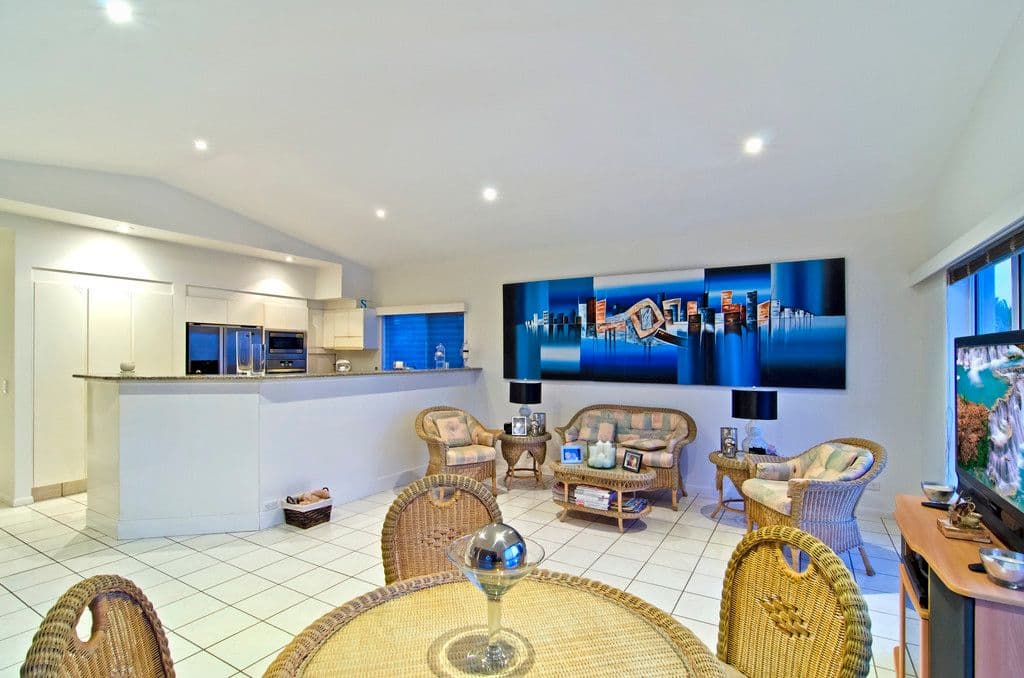 28 Harrier Drive, BURLEIGH WATERS QLD 4220, Burleigh Waters - Thumbnail 4