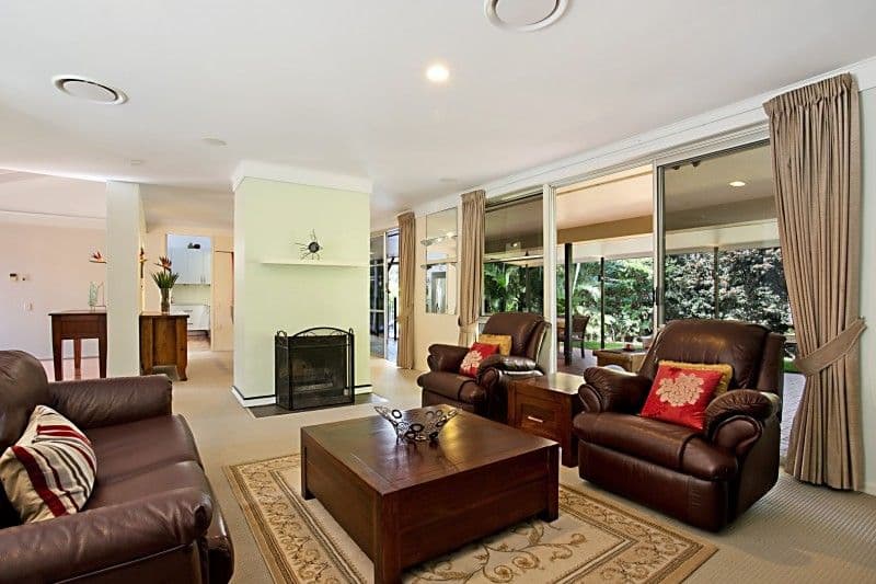 10 Hannah Street, MOUNT OMMANEY QLD 4074, Mount Ommaney - Thumbnail 2