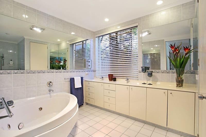 10 Hannah Street, MOUNT OMMANEY QLD 4074, Mount Ommaney - Thumbnail 5