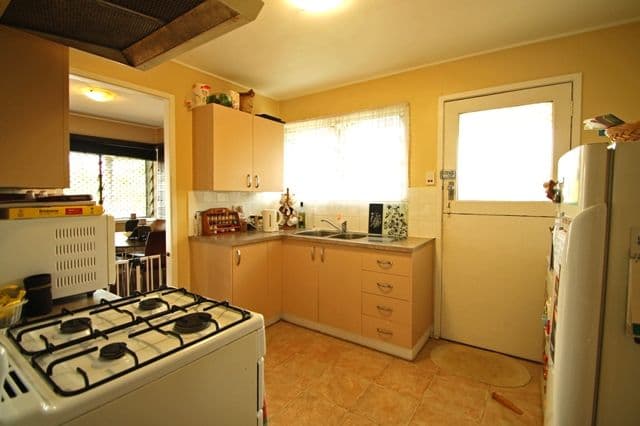 38 Flinders Drive, LEICHHARDT QLD 4305, Leichhardt - Thumbnail 7