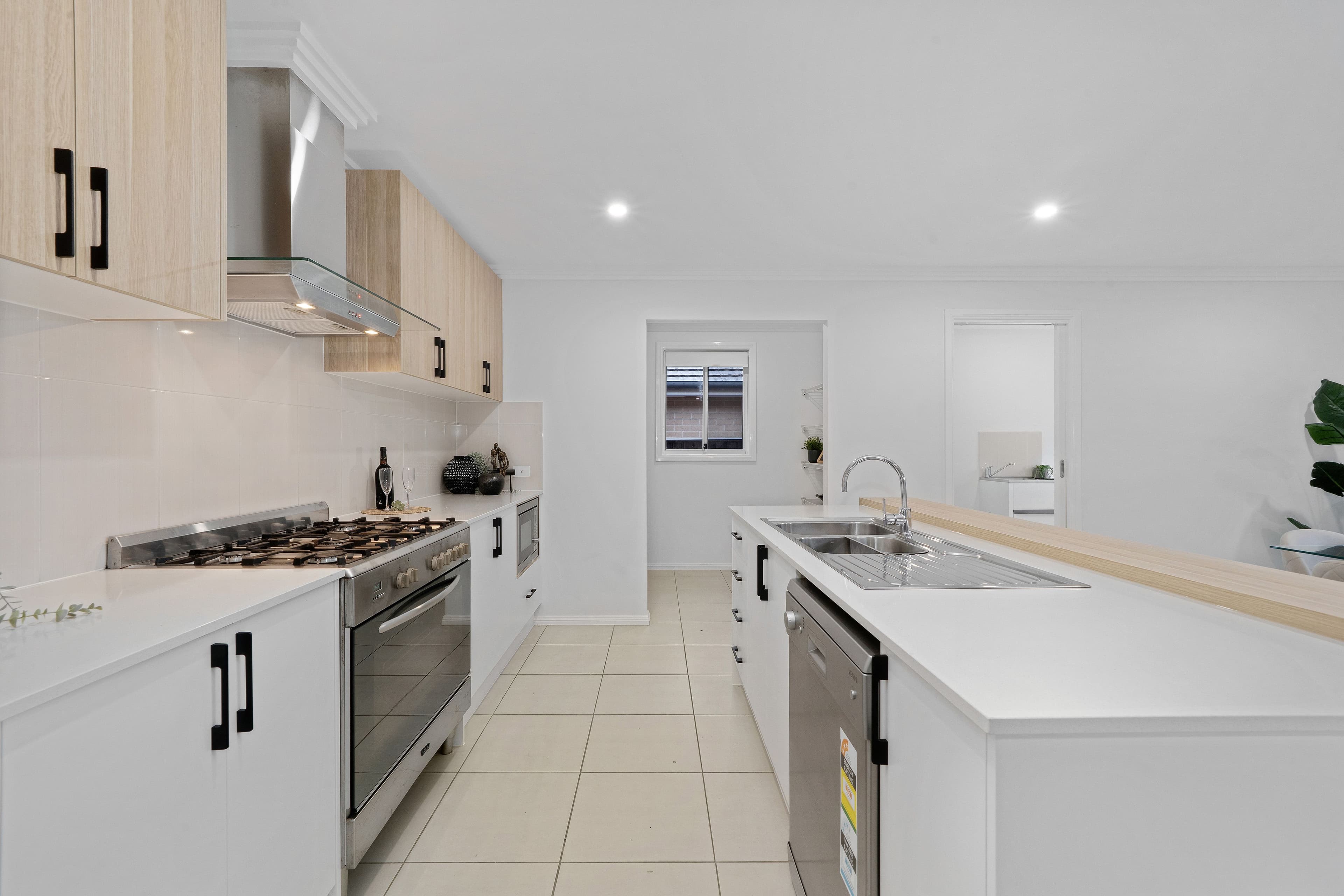 8 Wales Avenue, JORDAN SPRINGS NSW 2747, Jordan Springs - Thumbnail 5