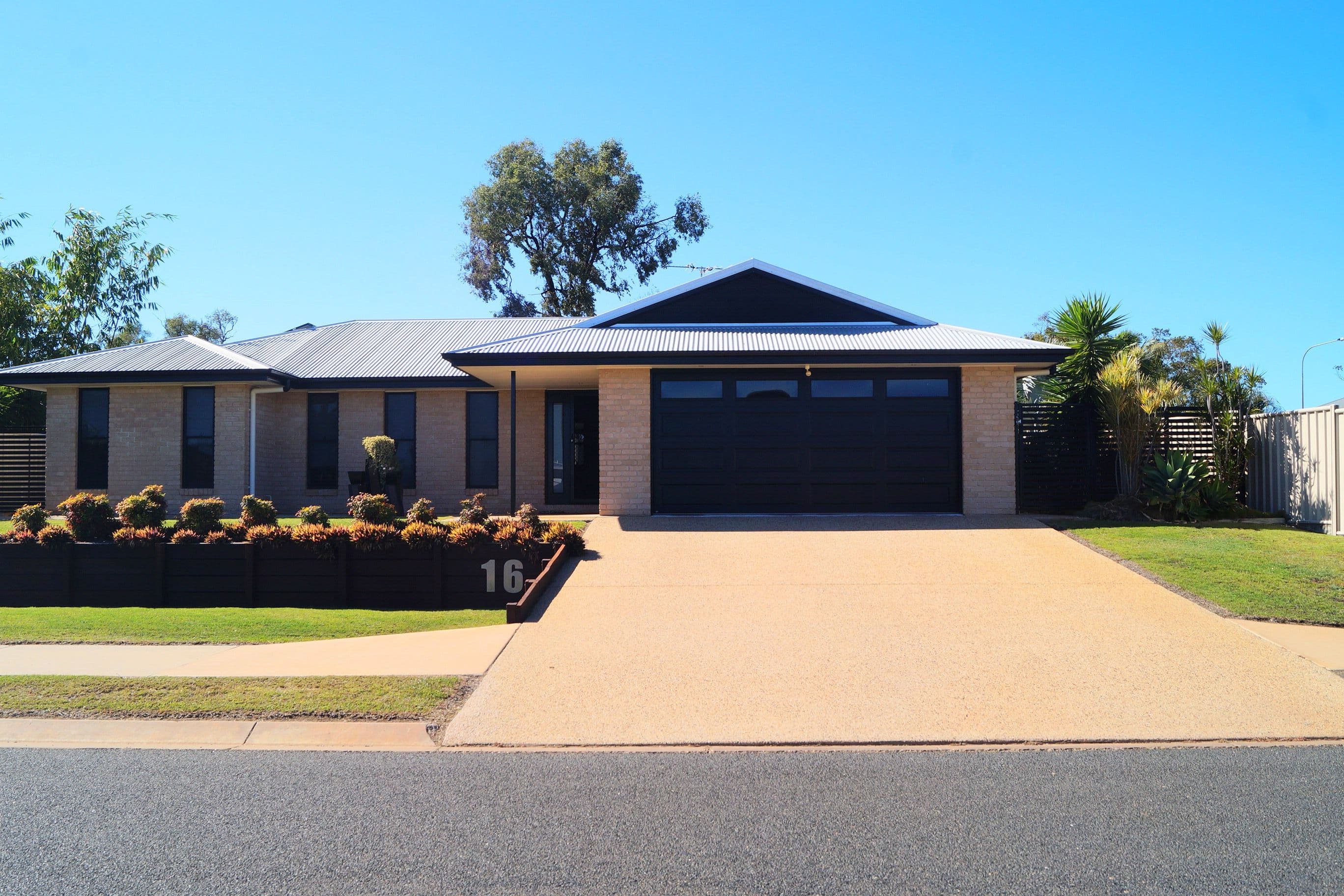 16 Brokenwood Street, Emerald QLD 4720, Emerald - Thumbnail 2