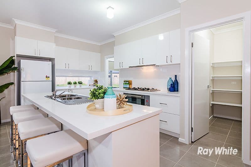 56 Mickleham Drive, Cranbourne North VIC 3977, Cranbourne North - Thumbnail 8