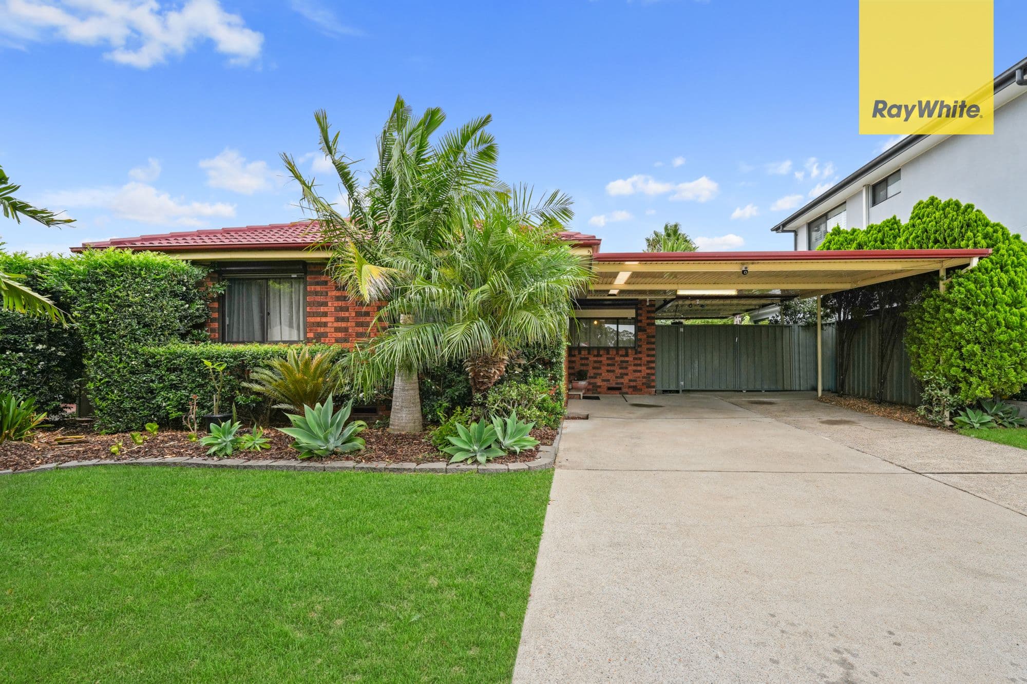 115/569-571 The Esplanade, Urangan, Hebersham - Image 1