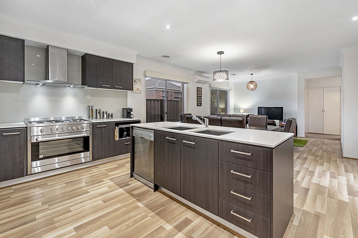 3 Woodgrove Street, Craigieburn VIC 3064, Craigieburn - Thumbnail 4