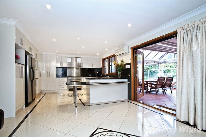 5 Wattleglade Court, WHEELERS HILL VIC 3150, Wheelers Hill - Thumbnail 3