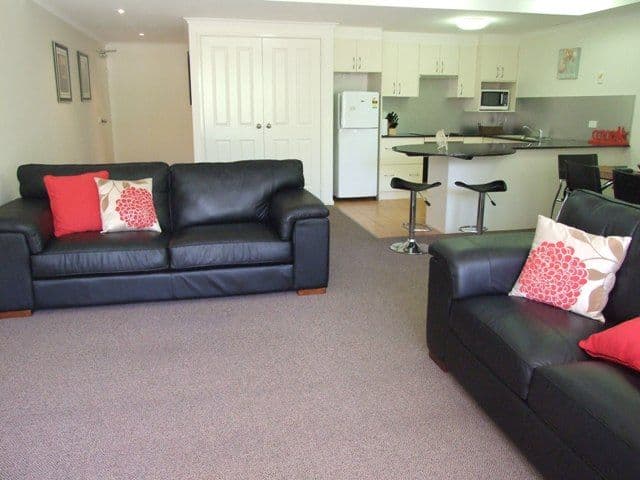 46 Jones Avenue, MOLLYMOOK NSW 2539, Mollymook Beach - Thumbnail 3