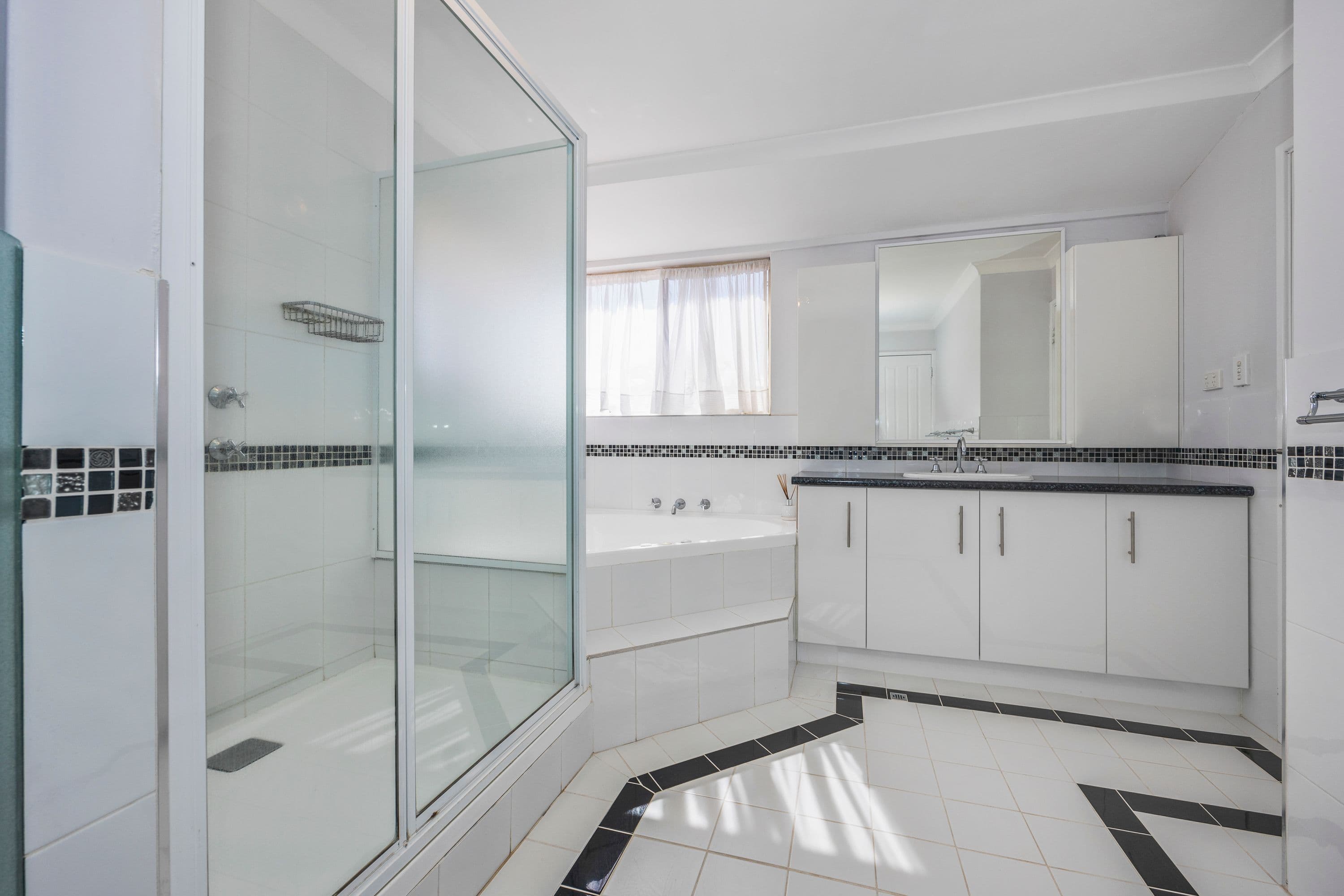 24 Southpointe Crescent, Ballajura WA 6066, Ballajura - Thumbnail 6