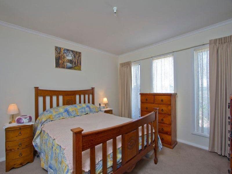 23 Hall Street, WHITE HILLS VIC 3550, White Hills - Thumbnail 5