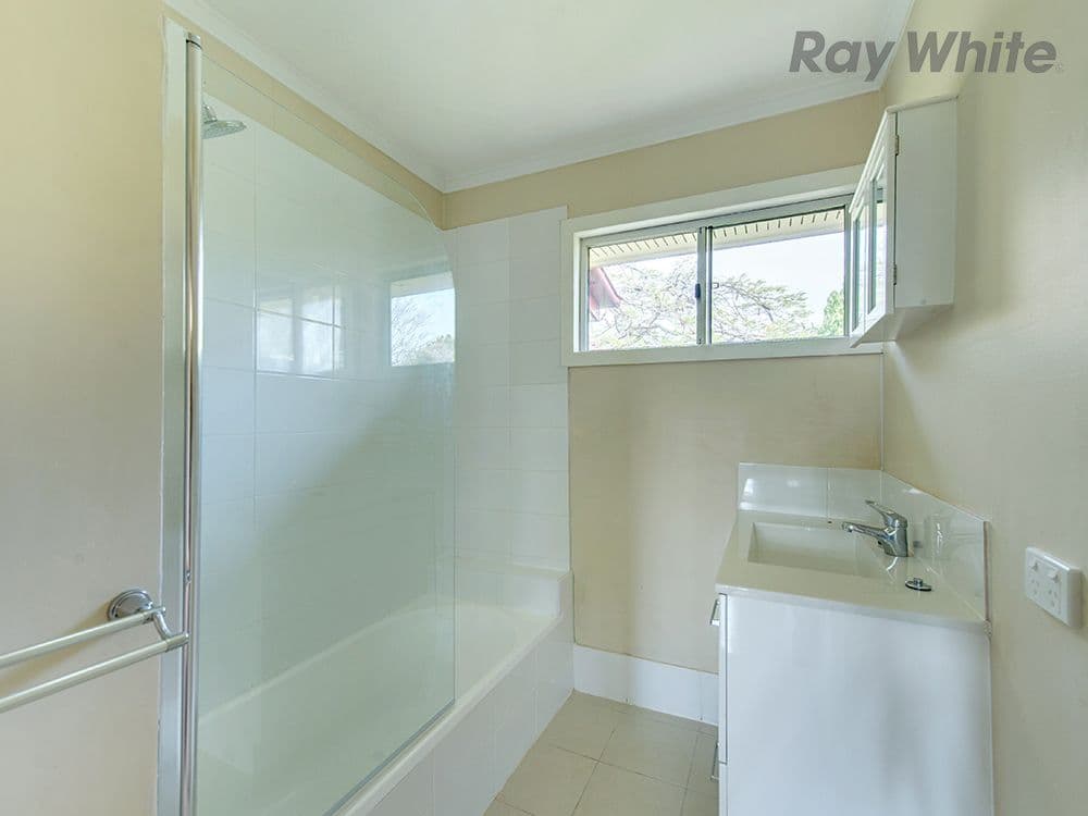 8 Hales Street, Riverview QLD 4303, Riverview - Thumbnail 3