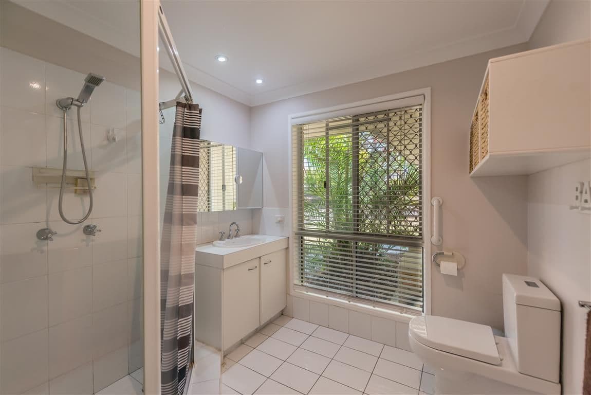 1 Crampton Court, PARKWOOD QLD 4214, Parkwood - Thumbnail 8