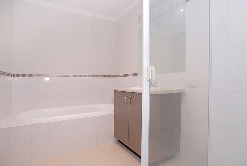 9 Houghton Drive, FERNTREE GULLY VIC 3156, Ferntree Gully - Thumbnail 5