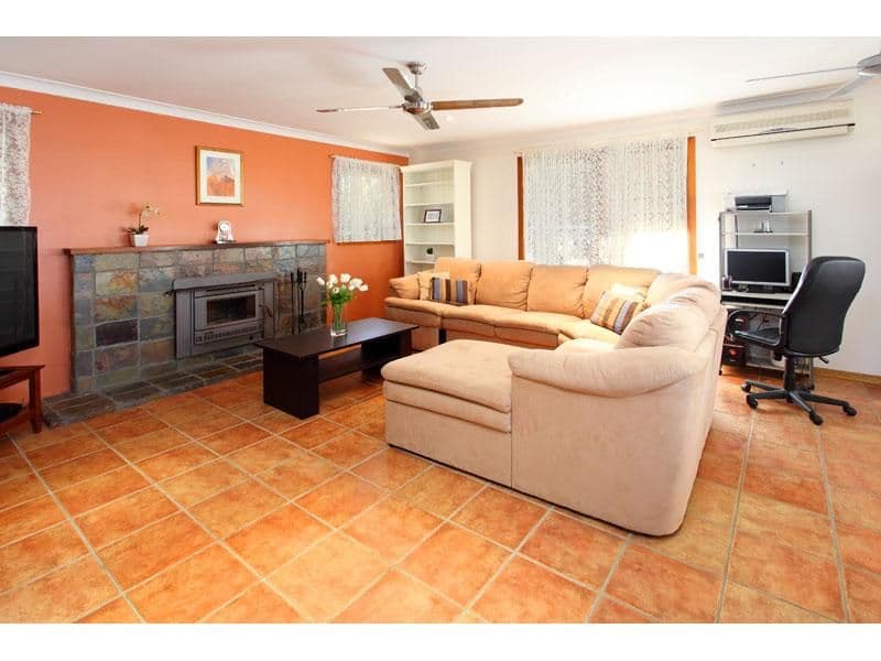 9 Gladesville Street, KENMORE QLD 4069, Kenmore - Thumbnail 2