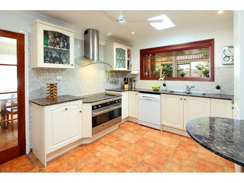 9 Gladesville Street, KENMORE QLD 4069, Kenmore - Thumbnail 3