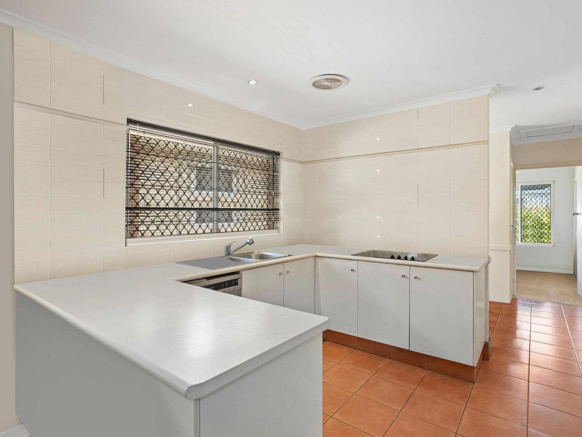 10 Jippi Avenue, Southport QLD 4215, Southport - Thumbnail 4