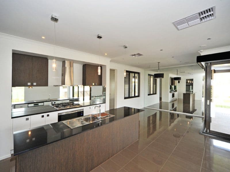16 McConnell Drive, JUNORTOUN VIC 3551, Junortoun - Thumbnail 2