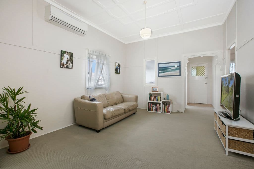 11 Dahlia Street, CANNON HILL QLD 4170, Cannon Hill - Thumbnail 2