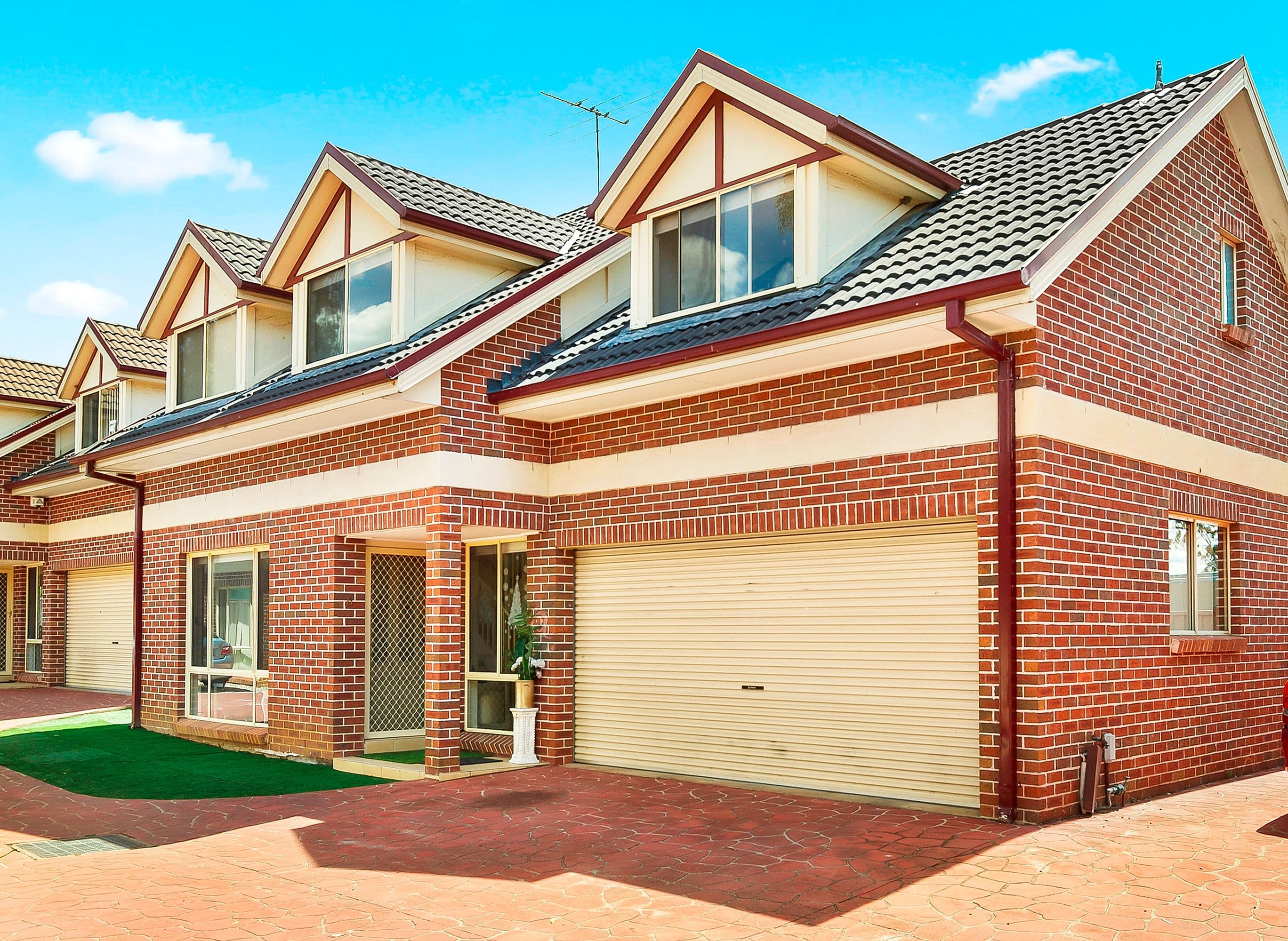 14 Brisbane Street, Oxley Park - Image 1